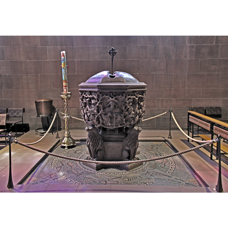 Source caption: "Taufstein aus der 1807 abgetragenen Johanneskirche, neben dem Wormser Dom. Heute in der Nikolauskapelle des Domes befindlich."