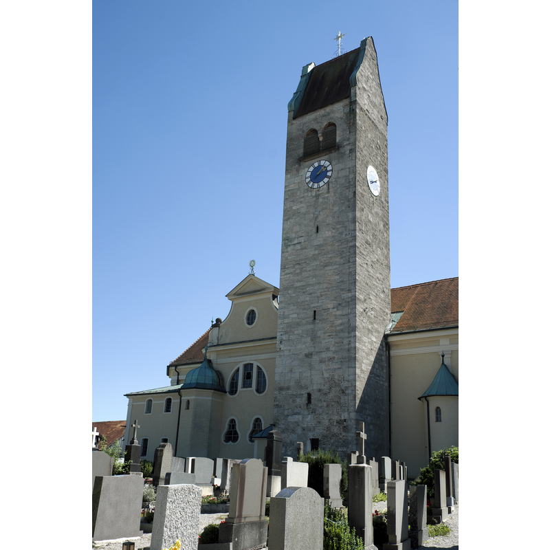 Source caption: "Katholische Pfarrkirche St. Johannes Baptist in Peißenberg im Landkreis Weilheim-Schongau (Bayern/Deutschland), Turm"