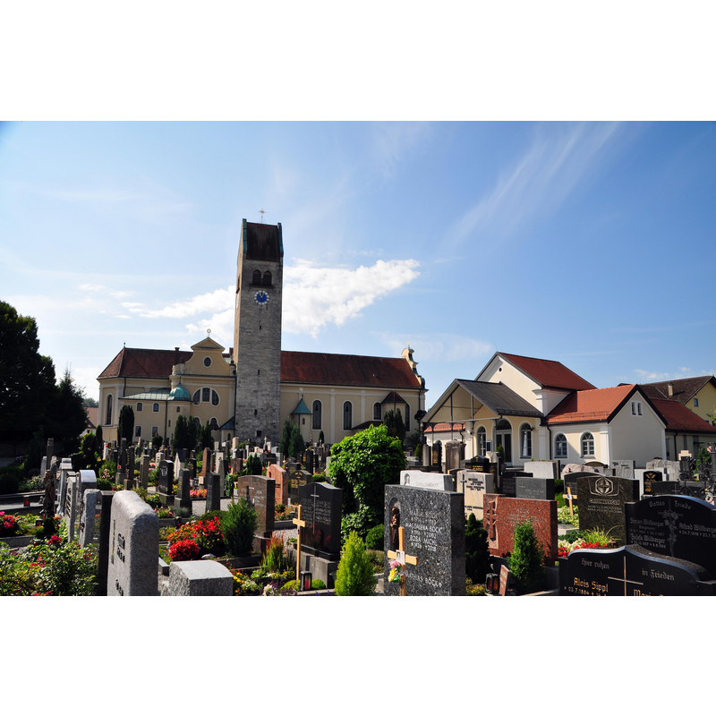 Source caption: "Außenansicht mit Friedhof von Norden aus gesehen"