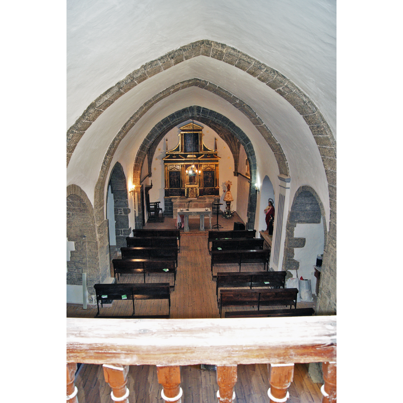 Source caption: " Interior de la Iglesia de San Esteban (Isuerre, Zaragoza)"