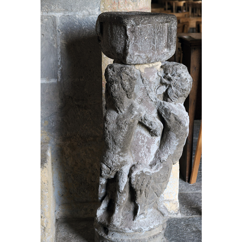 Source caption: " Ehemalige Wallfahrts- und Prioratskirche Saint-Nectaire in Saint-Nectaire im Département Puy-de-Dôme (Auvergne-Rhône-Alpes/Frankreich), Weihwasserbecken"