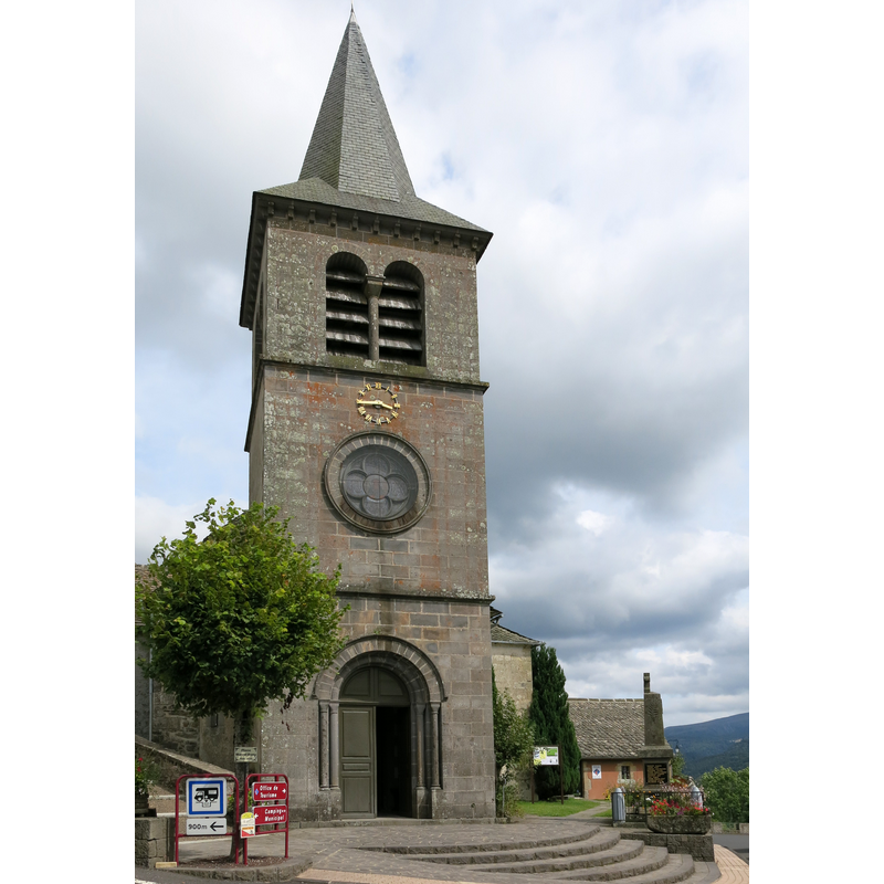 Source caption: "Façade de l'église Saint-Maurice de Murat-le-Quaire (Puy-de-Dôme)."