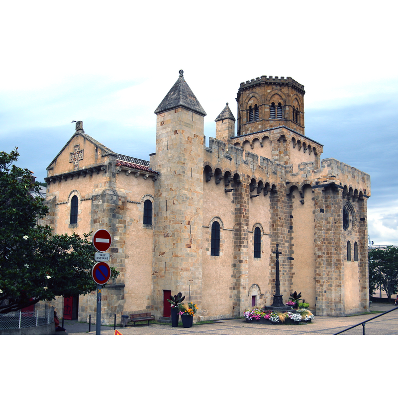 Source caption: "Église Saint-Léger de Royat."