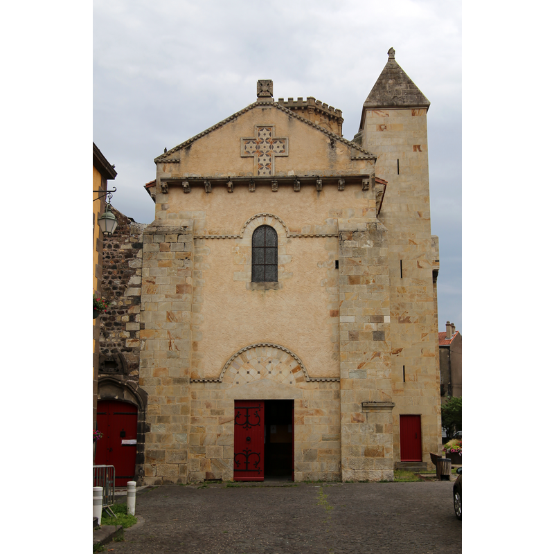 Source caption: " Église Saint-Léger de Royat : façade occidentale."