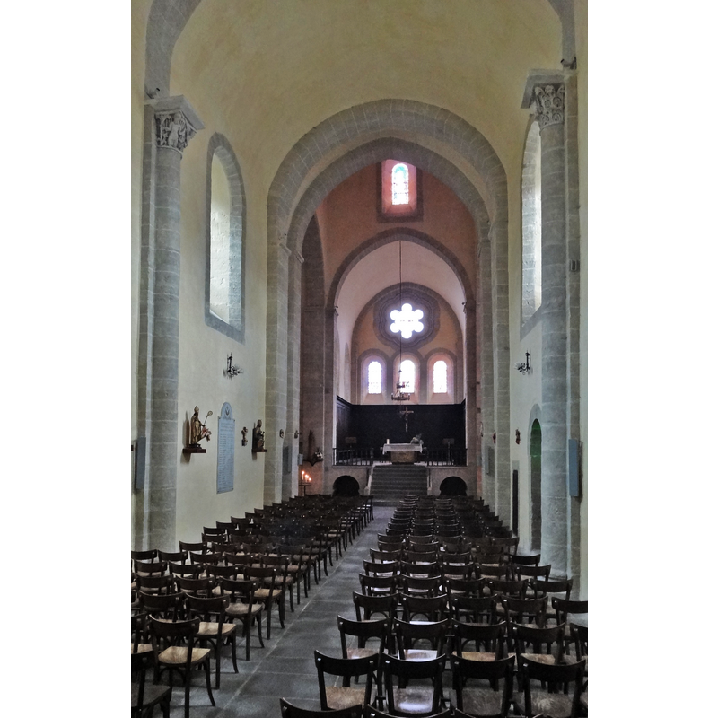 Source caption: Église Saint-Léger de Royat"