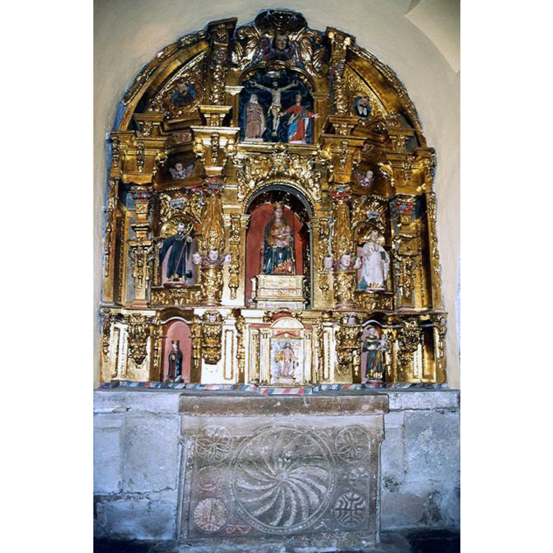 Source caption: "Altar Mayor de la iglesia de Santa María de Lebeña"
