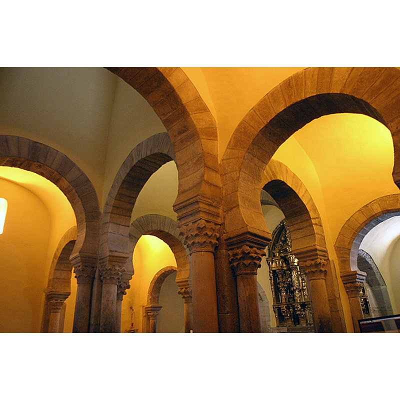 Source caption: "Santa María de Lebeña. Interior."