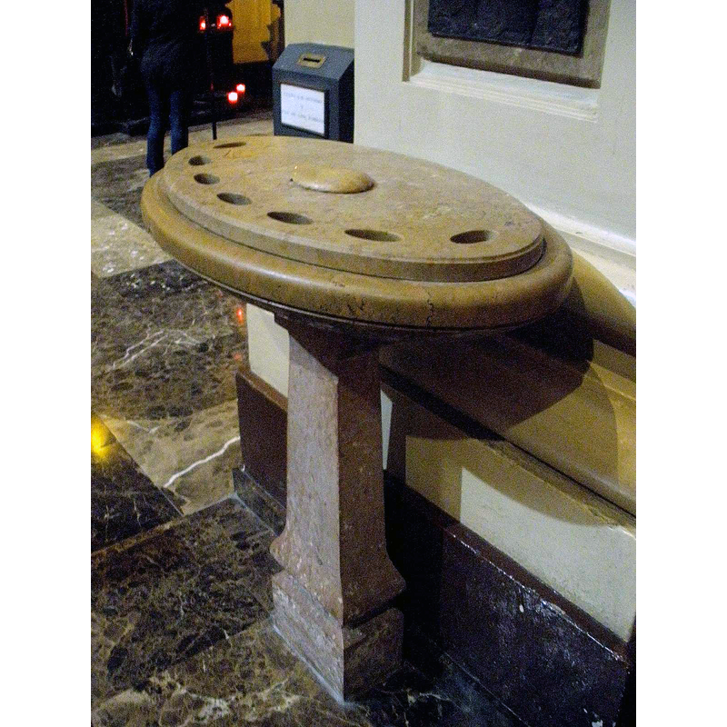 Source caption: "Iglesia basílica de Santa Engracia (Zaragoza)" -- a modern aand rather unconventional stoup
