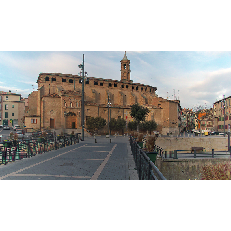 Source caption: "Desde principios del siglo XIV, los franciscanos mantienen su presencia en Barbastro. Edificada durante los siglos XVII y XVIII."