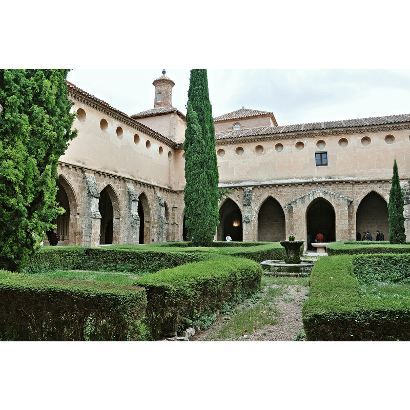 Source caption: "Claustro del monasterio"
