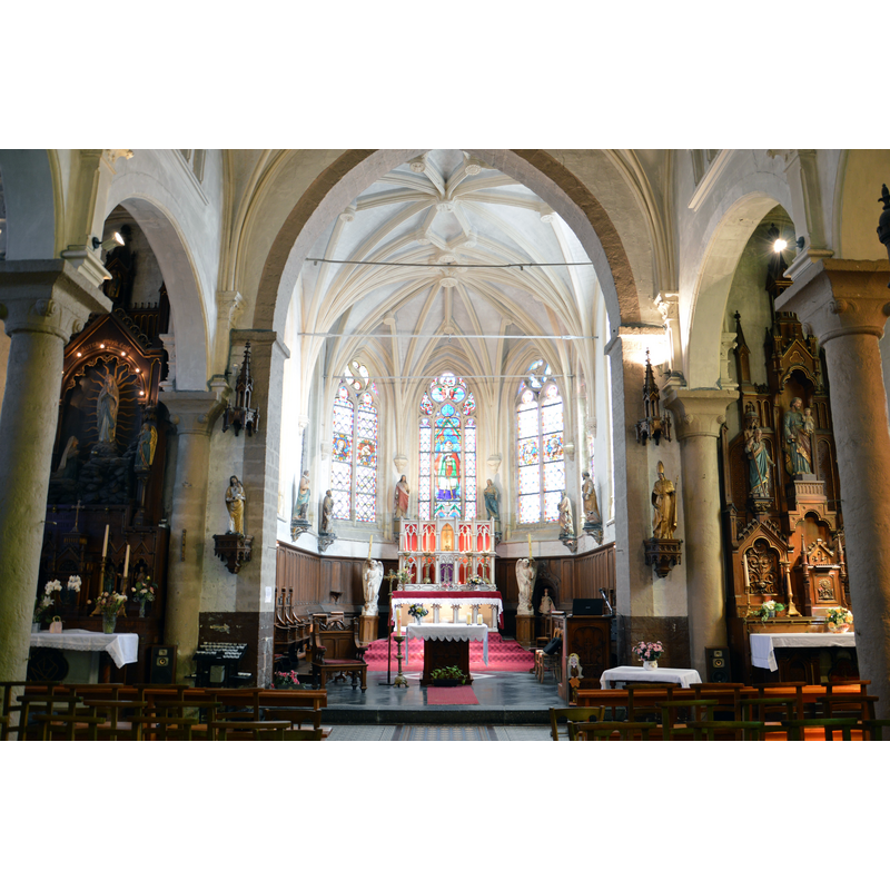 Source caption: "Houchin, église St Omer, vue du choeur et des autels latéraux"