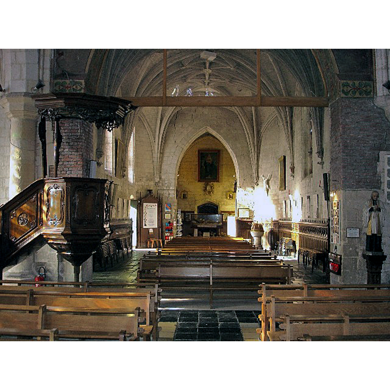 Source caption: "L'intérieur de l'église d'Amettes" -- the font is visible on the right [south] side, towards the southeast corner of the nave