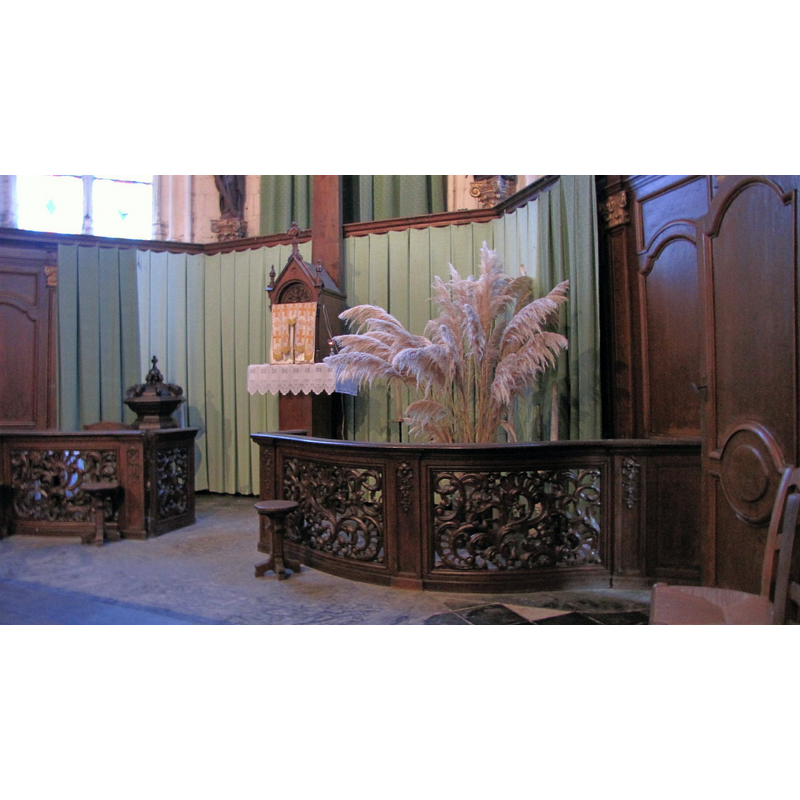 Source caption: "Le chœur de l'église de Wandonne" -- the wooden font cover is visible behind the left [north] railing