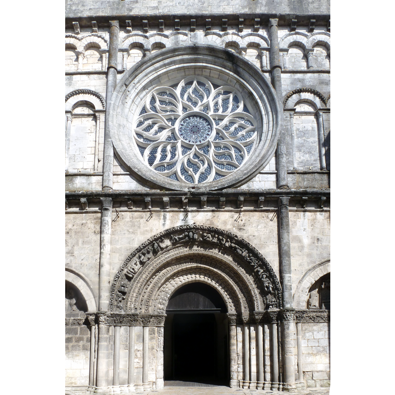 Source caption: "Église Saint-Léger de Cognac (Charente, Poitou-Charentes, France)."