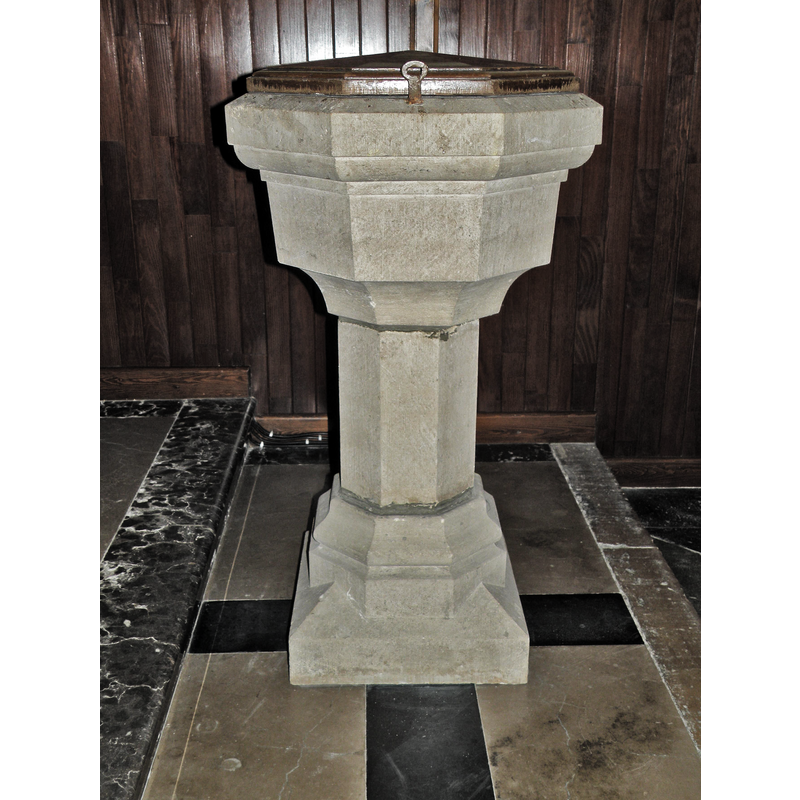 Source caption: "fonts baptismaux dans l'église de Hesdin l'Abbé"