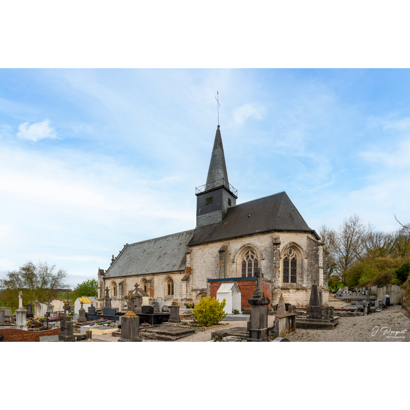 Source caption: "L'église Saint-Vaast d'Ecuires, de style gothique flamboyant, est classée aux Monuments Historiques."