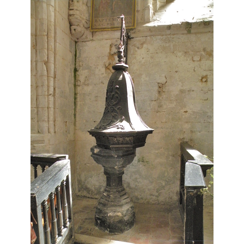Source caption: "fonts baptismaux dans l'église de Merck Saint Liévin"