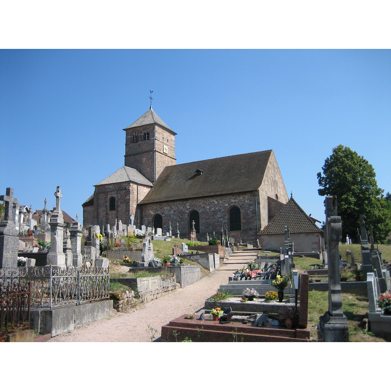 Source caption: "Vue de l'église Notre-Dame de Champ-le-Duc entourée de son cimetière Vue prise par Raphaël Tassin (raphdvoj) le 15/07/2006"