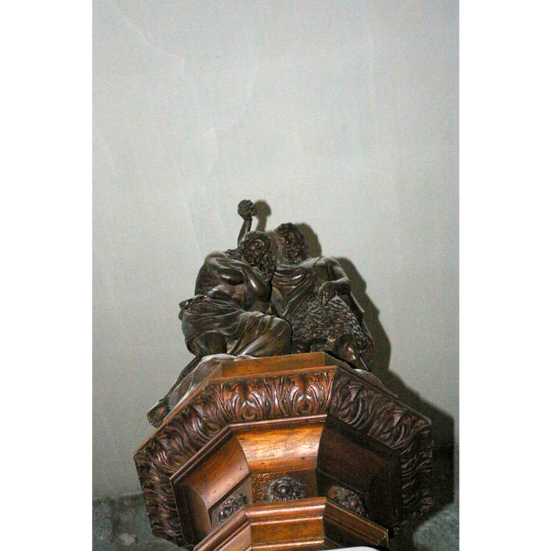 Source caption: "Couvercle des fonts baptismaux, détail [...] Dôme couronné par le groupe statuaire du Baptême du Christ."