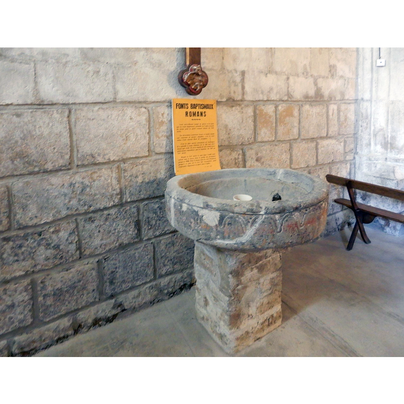 Source caption: "fonts baptismaux romans"