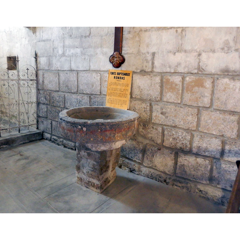 Source caption: "fonts baptismaux romans"