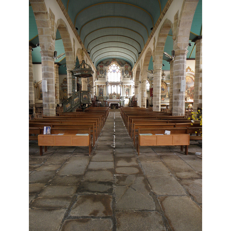 Source caption: "Nef principale de l'église Notre-Dame de Plourin-lès-Morlaix"