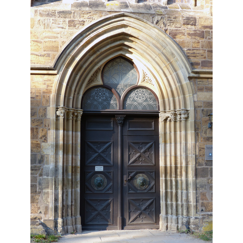Source caption: "Verdener Dom, Südportal mit Tierdarstellungen an den Kämpferkapitellen"