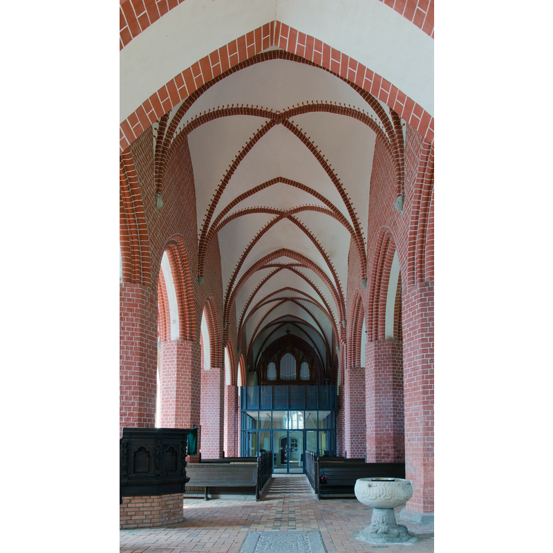 Source caption: " Steffenshagen, Kirche im Inneren - Blick nach Westen" -- the baptismal font in the foreground
