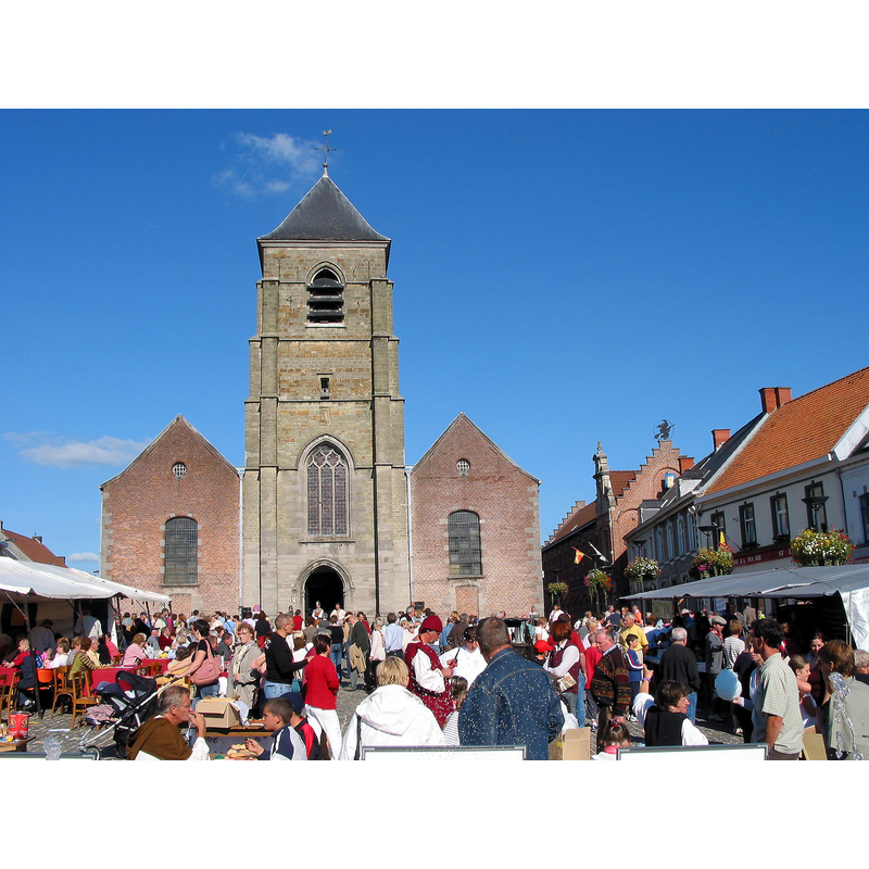 Source caption: " Ellezelles (Belgique), l'église St-Pierre-aux-liens (XV/XVIIIe siècles) / Èlzièle (Bèljike), l’èglîje « Sint-Pîre-aus-loyins » (XV/XVIIIin.me sièkes)."