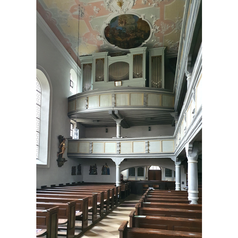 Source caption: "Langhaus mit Doppelempore und Hauptorgel der röm.-kath. Pfarrkirche St. Xystus in Erlangen-Büchenbach"