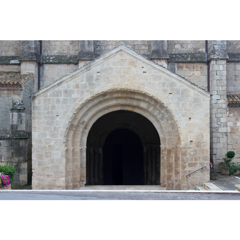Source caption: "Abbaye de Caunes-Minervois portail Nord"