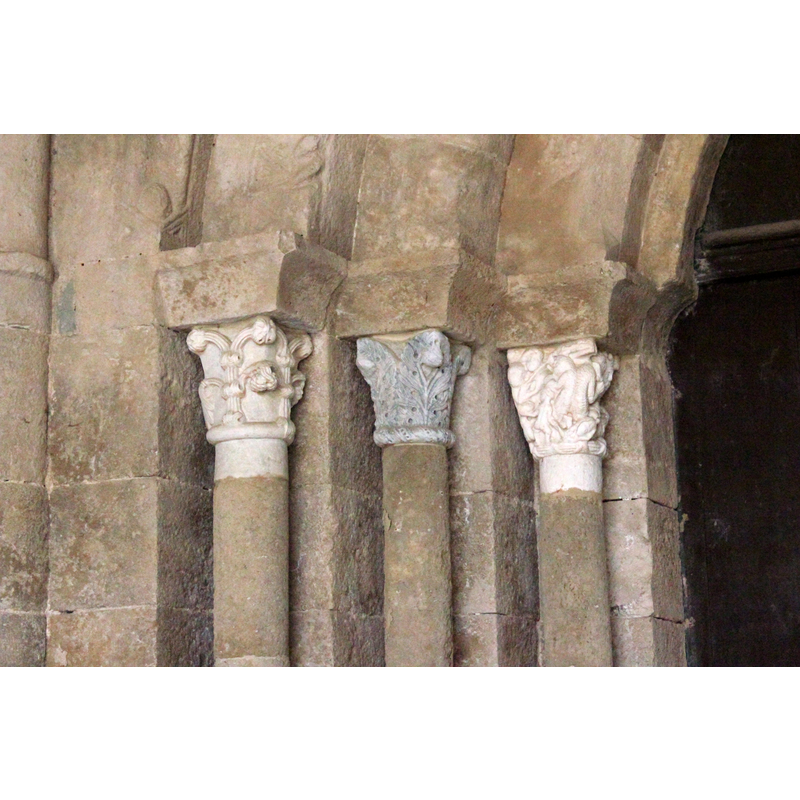 Source caption: "Abbaye de Caunes-Minervois Portail Nord chapitaux"