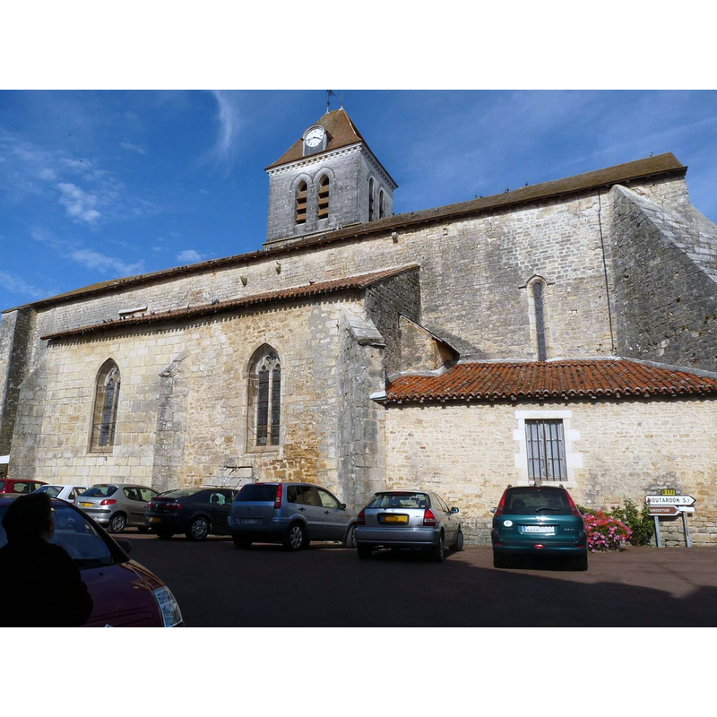 Source caption: "église de Nanteuil-en-Vallée, Charente, France; vue latérale du sud-ouest"