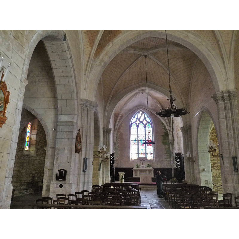 Source caption: "intérieur de l'église de Nanteuil-en-Vallée, Charente, France"