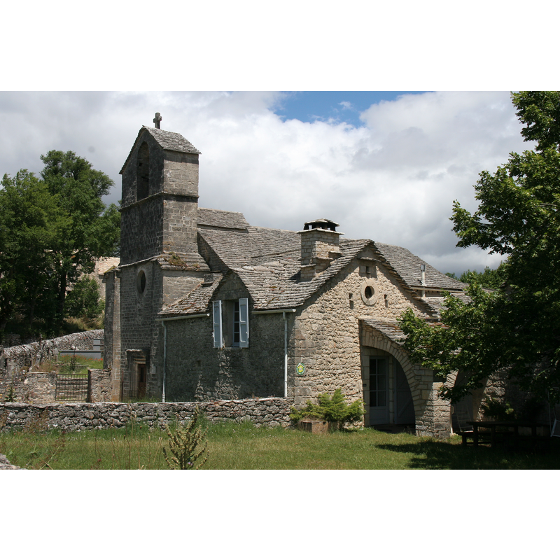 Source caption: "Église Saint-Pierre de Saint-Pierre-des-Tripiers"