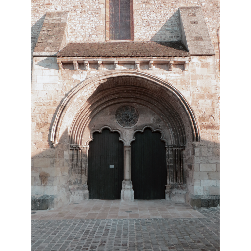 Source caption: "Porche de l'église"
