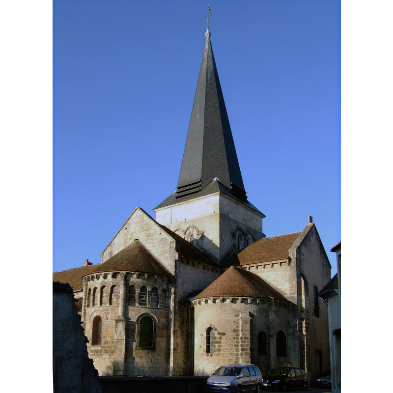 Source caption: " L'église Saint-Amand à Saint-Amand-Montrond"