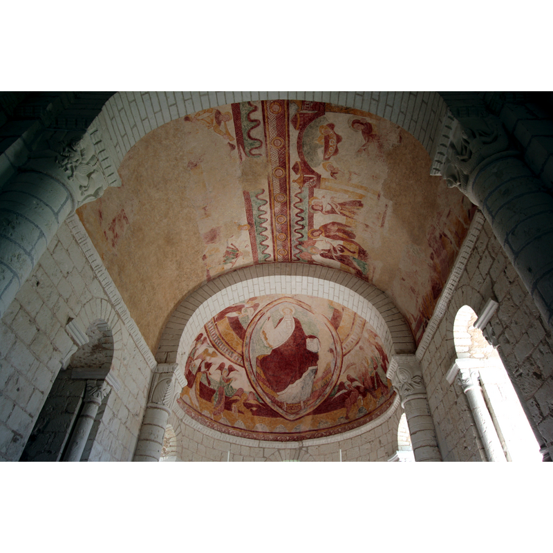 Source caption: "Tavant im Département Indre-et-Loire/Frankreich - Dorfkirche Saint-Nicolas, Ausmalung der Apsis."