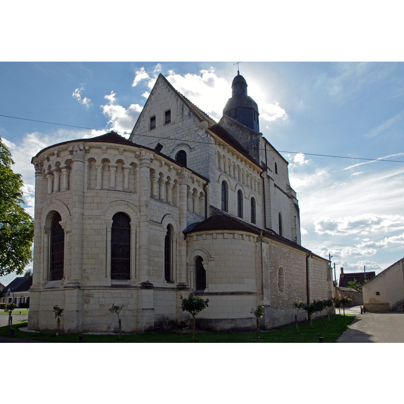 Source caption: "Abbatiale Saint-Genou de Saint-Genou"
