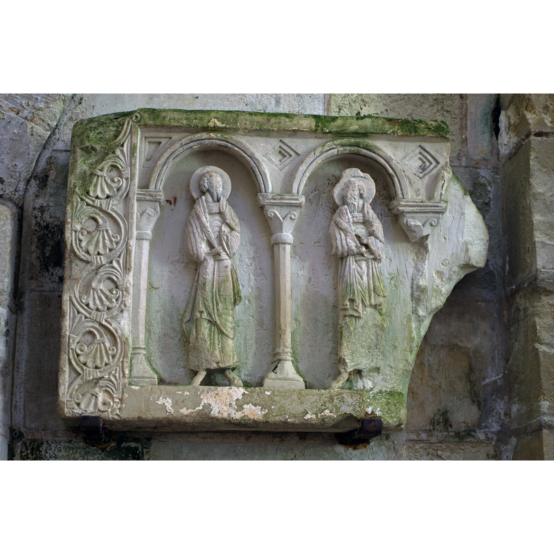 Source caption: "Fragment de retable du premier quart du XIIe siècle. Il a été trouvé en février 1886, en démolissant l'ancien autel. A l'emplacement du tombeau de Saint-Genou."