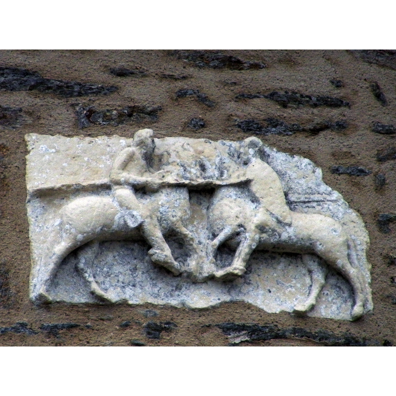 Source caption: "Relief du chœur de l'abbaye Saint-Gildas-de-Rhuys."