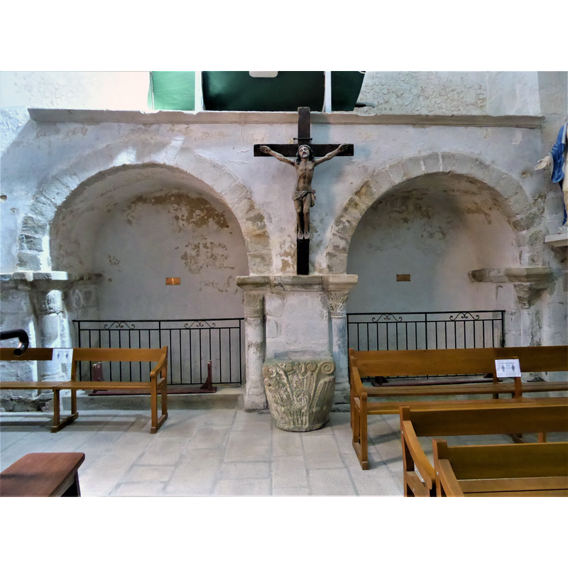Source caption: " Interior of Église abbatiale de Saint-Gildas-de-Rhuys"