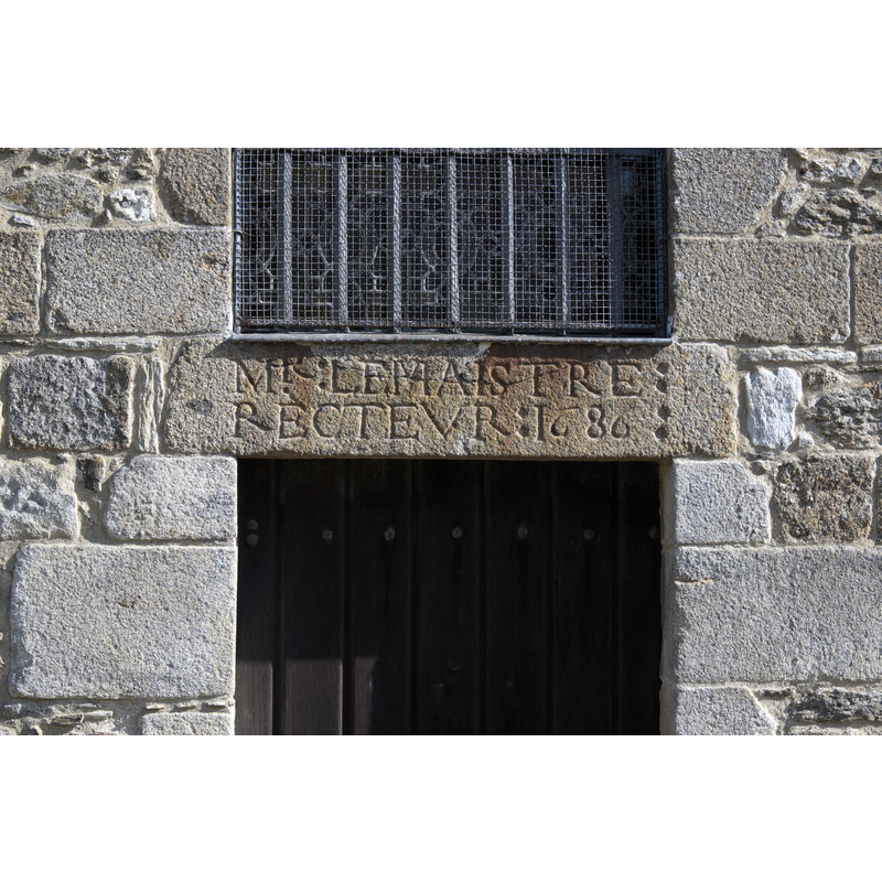 Source caption: "Alte Katholische Pfarrkirche Saint-Lunaire in Saint-Lunaire im Département Ille-et-Vilaine (Region Bretagne/Frankreich), Inschrift über dem Portal"