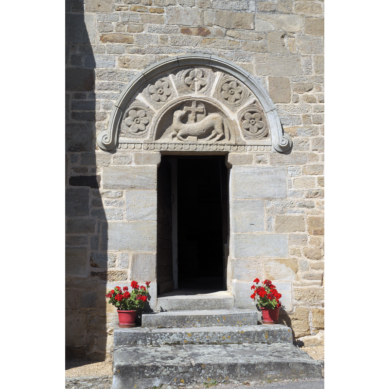 Source caption: " Kirche St-Pierre-aux-Liens in Varenne-l’Arconce im Département Saône-et-Loire in der Region Bourgogne-Franche-Comté in Frankreich, Südportal"