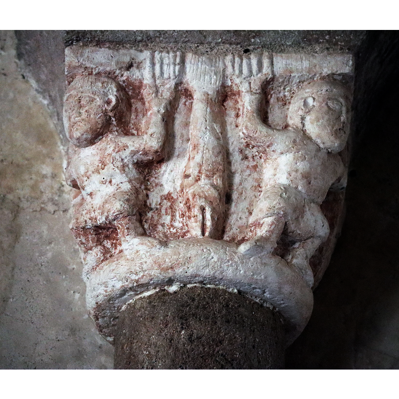 Source caption: "Intérieur de l'église Notre-Dame-de-l'Assomption de Gourdon (71). Chapiteau."