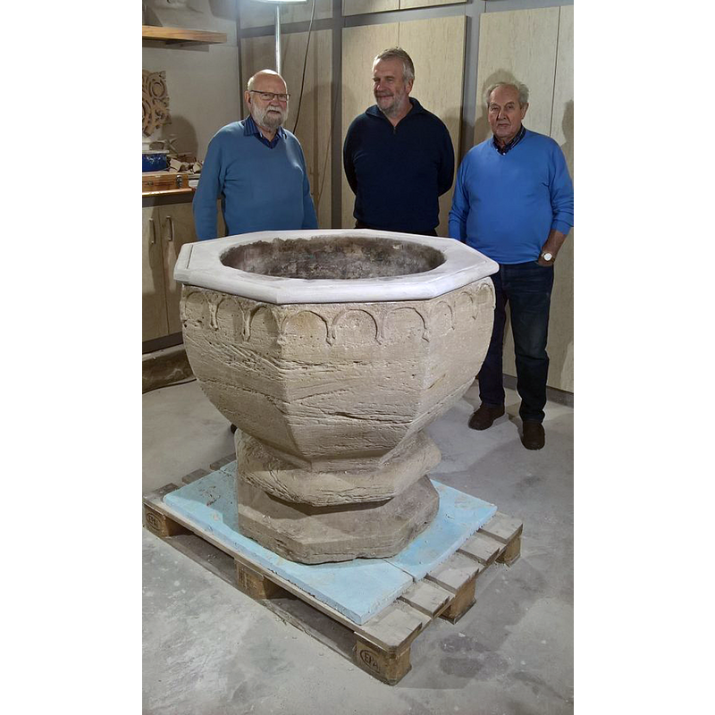 the medieval font shown here in master stonemason restorer Thomas Schubert's Hinterhof (Berlin-Pankow) workshop