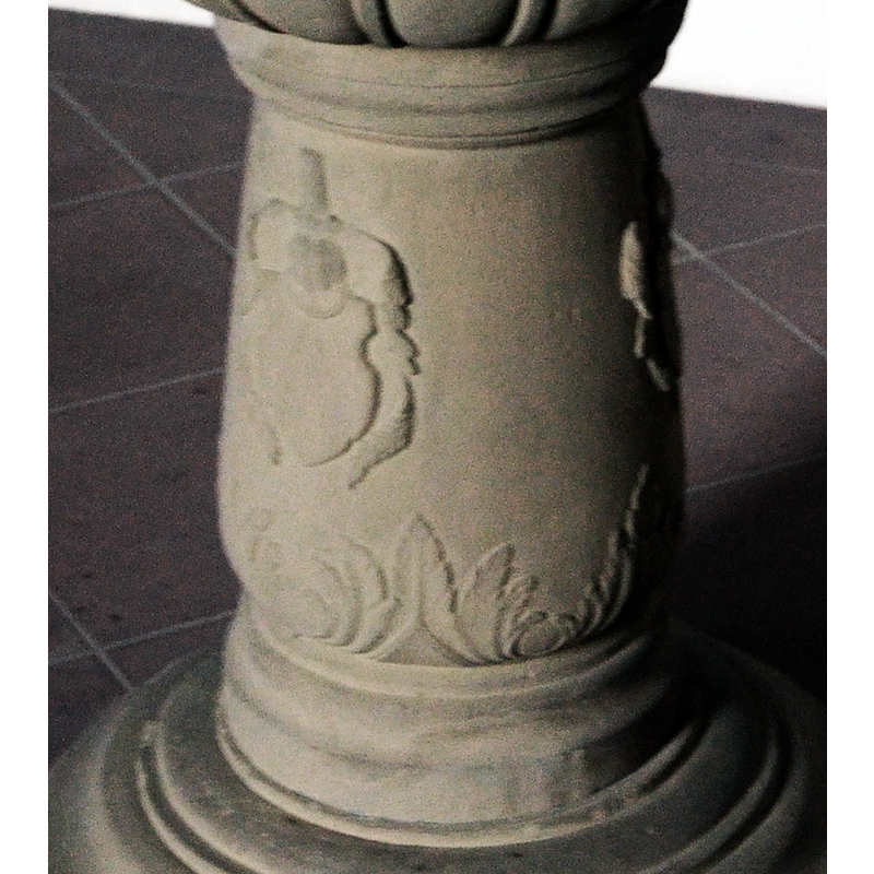 set at 90-degree angles on the pedestal base