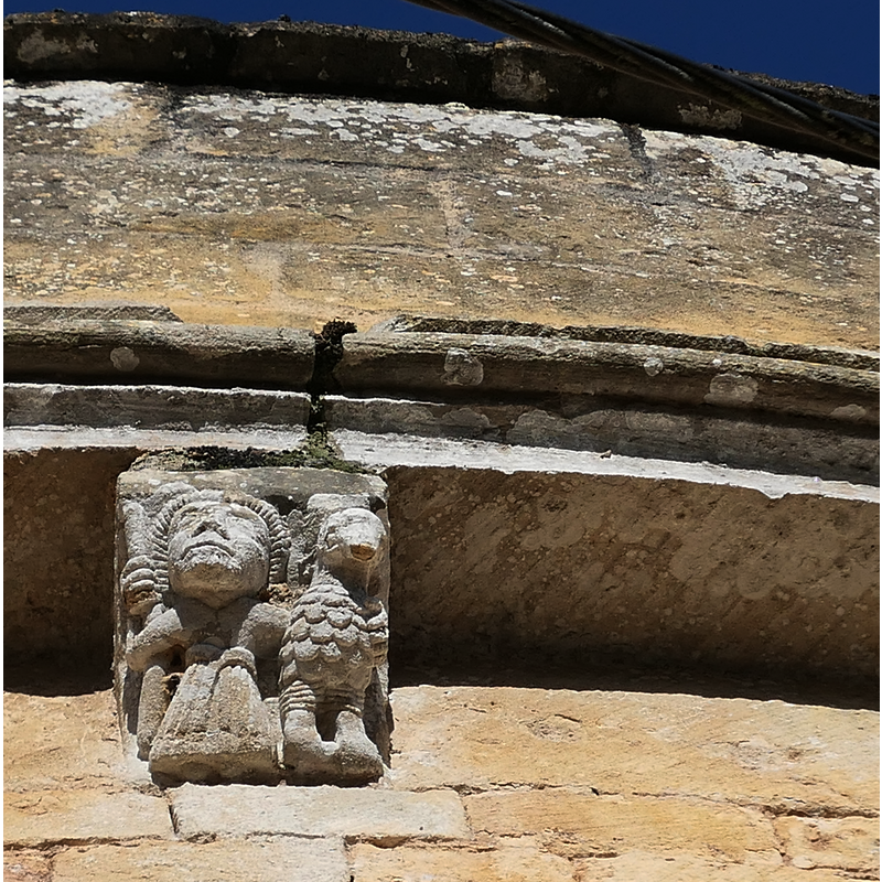 Source caption: "Modillons de l'abbaye de Cadouin"