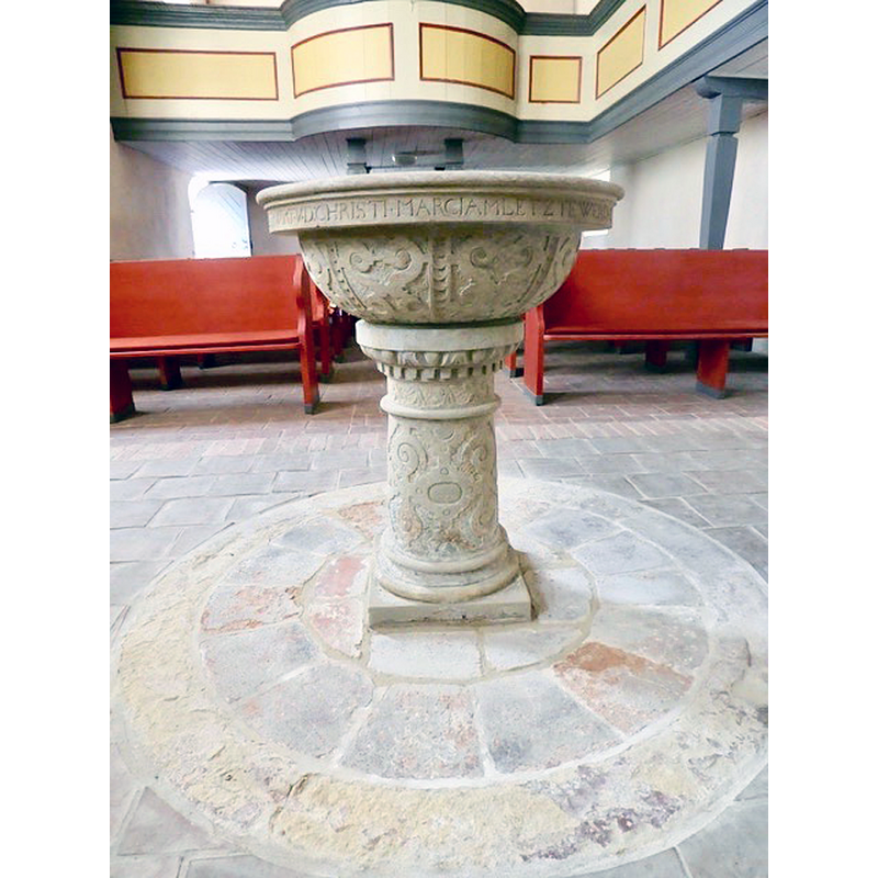 Source caption: "Die restaurierte Taufe zu Ostern 2022" -- the fully restored font in the context of the Wildenau church interior in Easter 2022