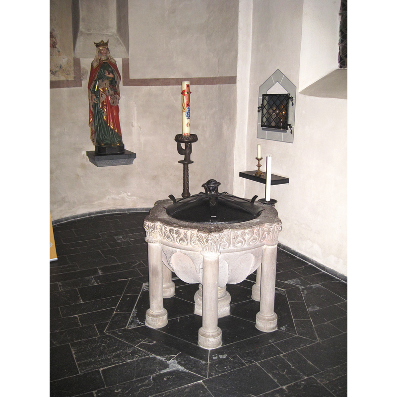 Source caption: "aufstein aus dem 13. Jahrhundert in der katholischen Kirche St. Clemens (alter Teil) in Drolshagen, Kirchplatz 3."